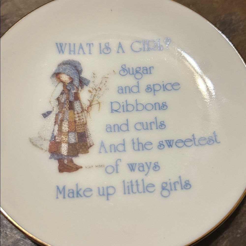 🧁$8 Moving🚚Sale What is a girl plaque by Holly Hobbie 4”